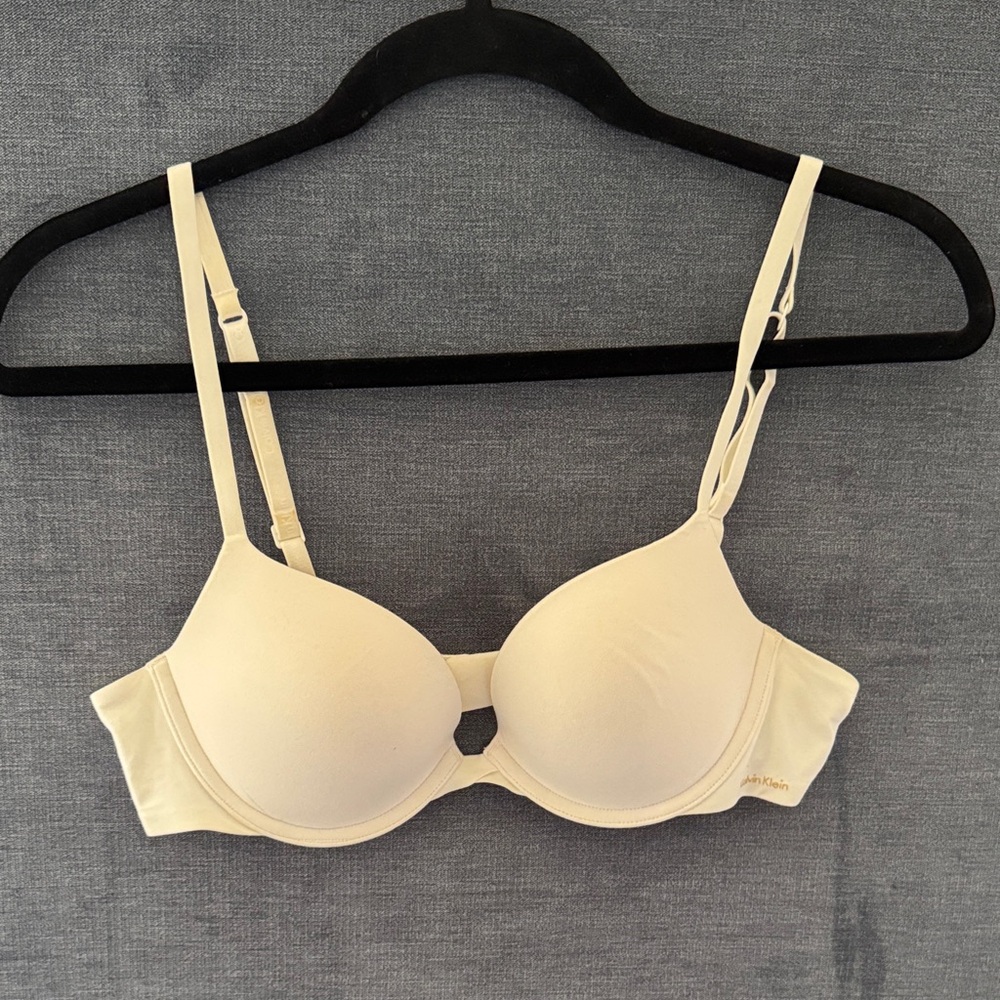 Calvin Klein White Underwire T Shirt Bra